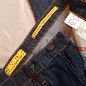 NJDY TUMMY TUCK JEANS EXCELLENT CONDITION CONFY